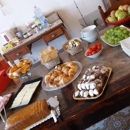Ad Hoc Bed and breakfast 2*